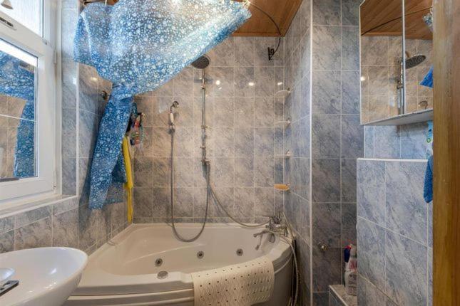 1 Bedroom Flat Close To City With Free Parking Arrangement London Bagian luar foto