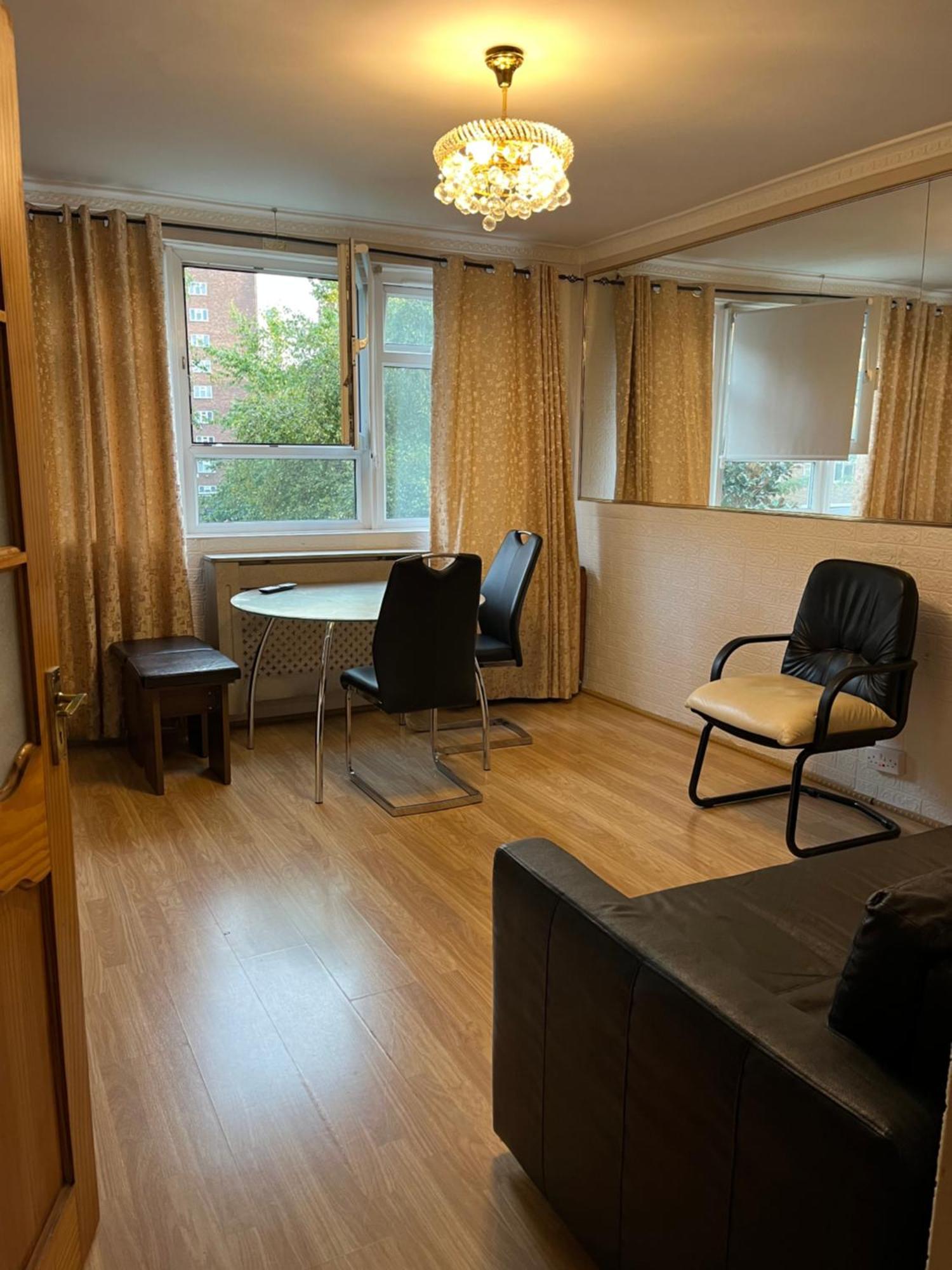 1 Bedroom Flat Close To City With Free Parking Arrangement London Bagian luar foto